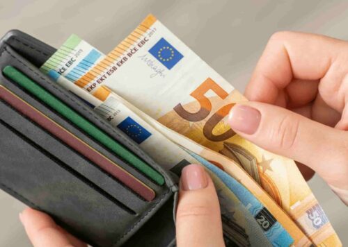 Cash payments between businesses: an increasingly restricted practice